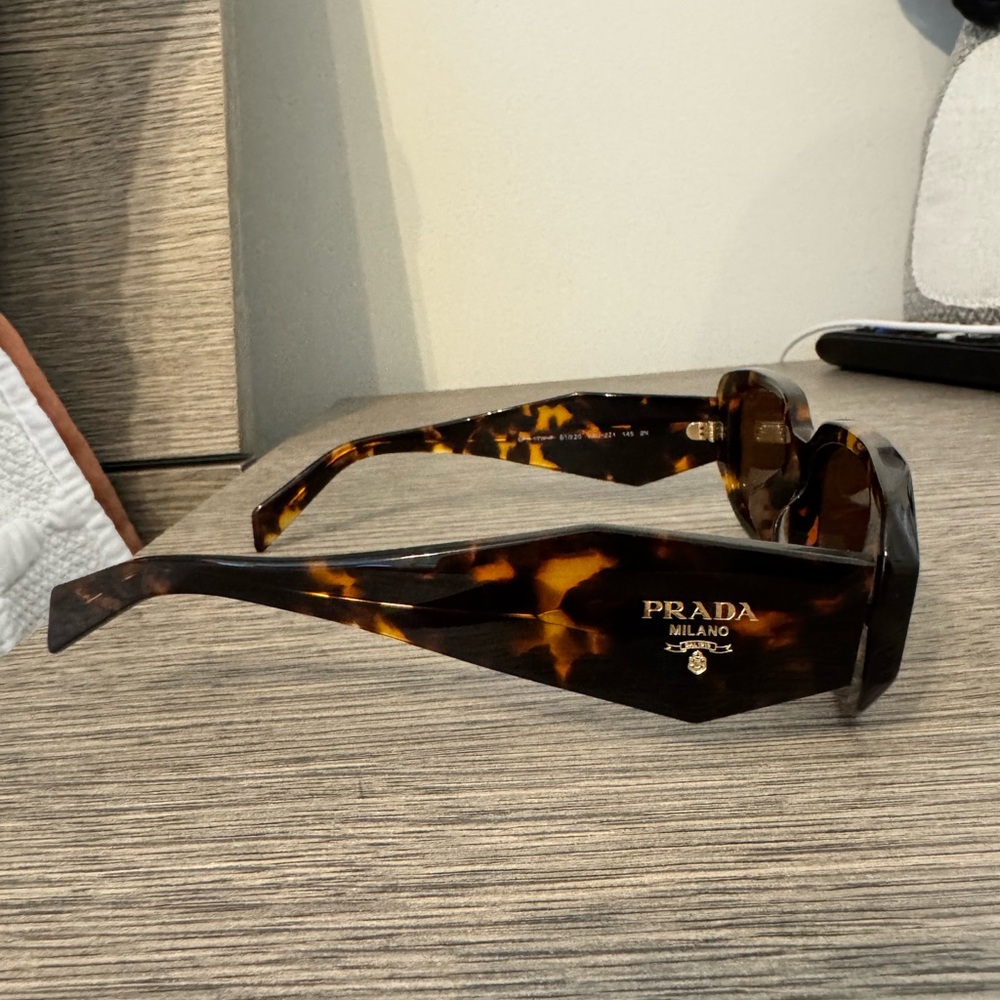 Authentic Prada sunglasses - Picture 4 of 4